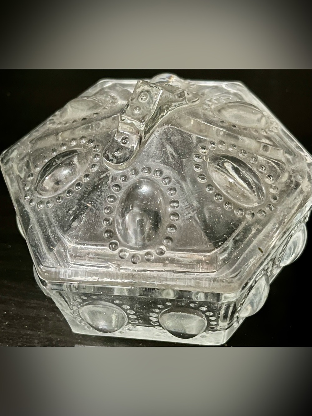 Vintage L.E. Smith Clear Glass Hexagon Beaded Medallion Trinket Box W/ Lid